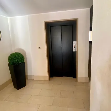 Residenza Ponti Whit Parking Hotel *